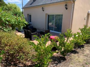 Maisons de vacances Magnifique bas de villa deux chambres situe pres des plages et du golf : photos des chambres