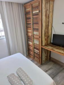 FLAT Beverly Hills 401B