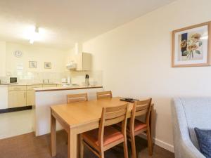 Flat 33 - Marine Court