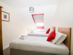 Flat 34 - Marine Court