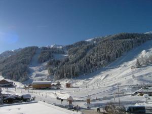 Appartement cosy 5 pers, centre Méribel, balcon exposé sud, séjour divisé, casier à ski - FR-1-180-203