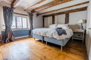 4 Bed Cottage - Sleeps 8 - Pets - Garden - Parking