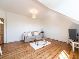 Pass the Keys Victorian Flat A Stones Throw From Hampton Court