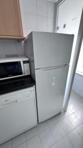 Lisboa, Cidade, Elegant Apartment with Air Cond, Free WIFI and Near Metro, by IG