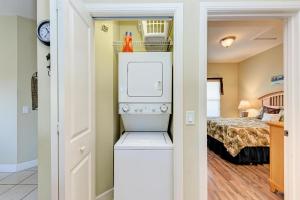 Bradenton Beach Club Bliss-3 Bedroom-2 Bathroom Condo-Elevator-2 Pools-Hottub-Private Beach Access