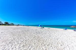 Bradenton Beach Club Bliss-3 Bedroom-2 Bathroom Condo-Elevator-2 Pools-Hottub-Private Beach Access