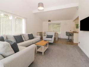 Harcombe House Bungalow 10