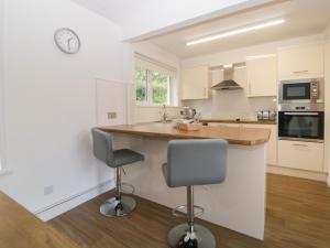 Harcombe House Bungalow 8