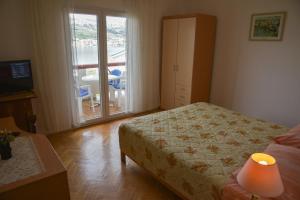 Two-Bedroom Apartment with Terrace and Sea View room in Apartment Pag 532b