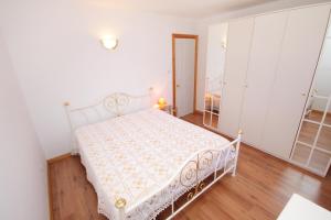 Apartments with parking space Vrbnik, Krk - 429