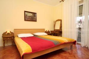 Three-Bedroom Apartment with Terrace and Sea View room in Apartment Pag 529b