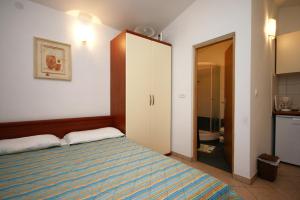 Apartments with parking space Vantacici, Krk - 427