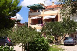 Apartments by the sea Zaboric, Sibenik - 468