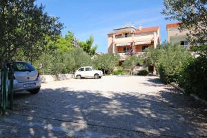 Apartments by the sea Zaboric, Sibenik - 468