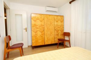 Apartments by the sea Vrboska (Hvar) - 541