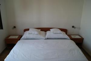 Apartments by the sea Zavala, Hvar - 553