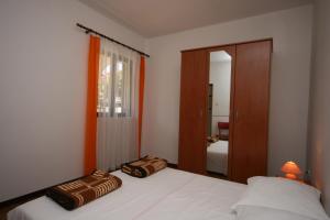 Apartments by the sea Mandre, Pag - 523