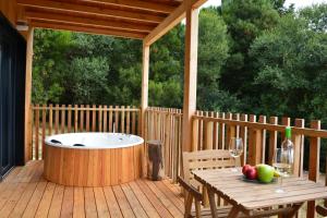 Cabañas Compostela - Cabaña Pedroso con bañera de hidromasaje