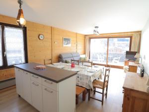Les Gets - Appartement 1 ch, 49m², 46 pers, à 400m des pistes et du centre, avec balcon et garage. - FR-1-623-16