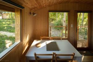 Maisons d'hotes Les ecolodges du Chateau de Charnizay : photos des chambres