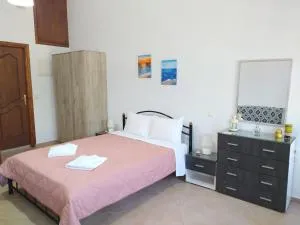 Roula's apartment! - Kamára