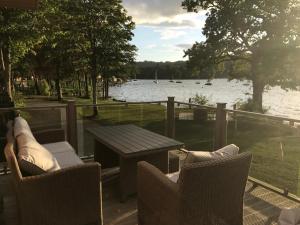 Loubis Lakeside Lodge