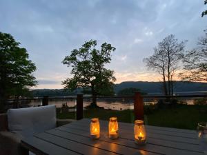 Loubis Lakeside Lodge