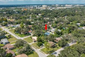 Adventure Awaits in Tampa Bay with Beautiful Decor 4BR with Backyard Oasis Near Busch Gardens & Adventure Island