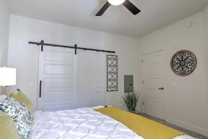 High End Stay & More Than a Workspace, Parking Included G3047