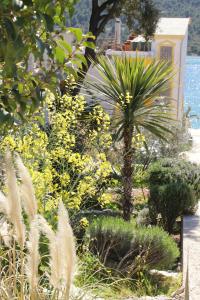 Apartments by the sea Grebastica, Sibenik - 5270