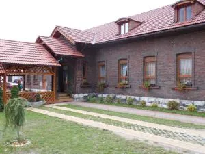 彭泽恩帕斯酒店 - 特尔乔夫