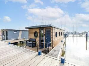 Comfortable houseboat in Volendam Marina - 福伦丹
