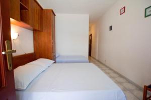 Apartments by the sea Sucuraj, Hvar - 566