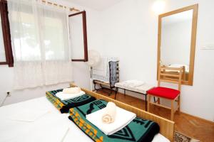 Apartments by the sea Zavala, Hvar - 594