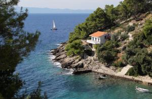 Seaside secluded apartments Cove Torac, Hvar - 581 - 3hvězdičkové hotely ve městě Gdinj