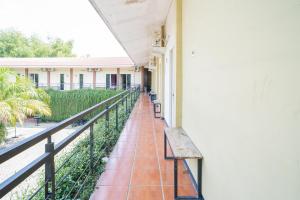 RedDoorz Plus Syariah At Lotus Hotel Bojonegoro