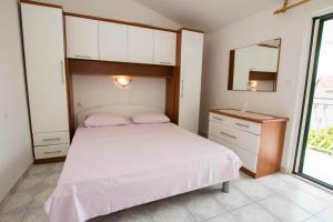 Apartments by the sea Sucuraj, Hvar - 566