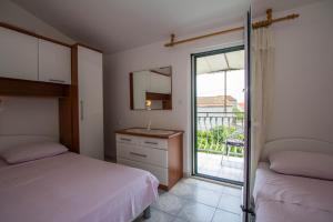 Apartments by the sea Sucuraj, Hvar - 566