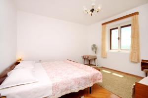 Apartments with parking space Zavala, Hvar - 593