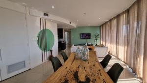 Accommodation Front - The Quays 503 - 6 Sleeper Across the Beachfront