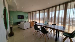 Accommodation Front - The Quays 503 - 6 Sleeper Across the Beachfront