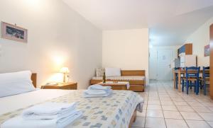 Koukounaria Hotel & Suites