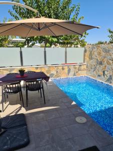 LUXURY 3 BED, 2 BATH DETACHED VILLA, PRIME LOCATION, ONLY 400 MTRS TO THE BEACH