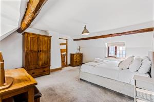 Rustic 5 Bed Farm House in Derbyshire, sleeps 9