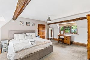 Rustic 5 Bed Farm House in Derbyshire, sleeps 9