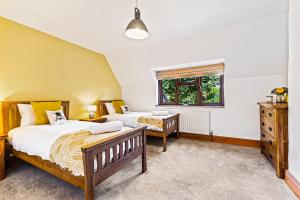 Rustic 5 Bed Farm House in Derbyshire, sleeps 9