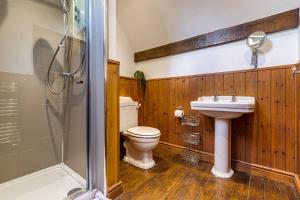 Rustic 5 Bed Farm House in Derbyshire, sleeps 9