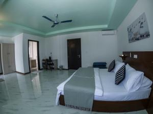 Clouds Beach Retreat Laamu Gan