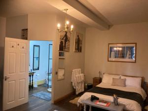 B&B / Chambres d'hotes 7 Dagnaud De la Tude our family farmhouse style home with en-suite : photos des chambres