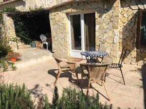 Maisons de vacances Stunning Cottage with Pool in Provence France : photos des chambres